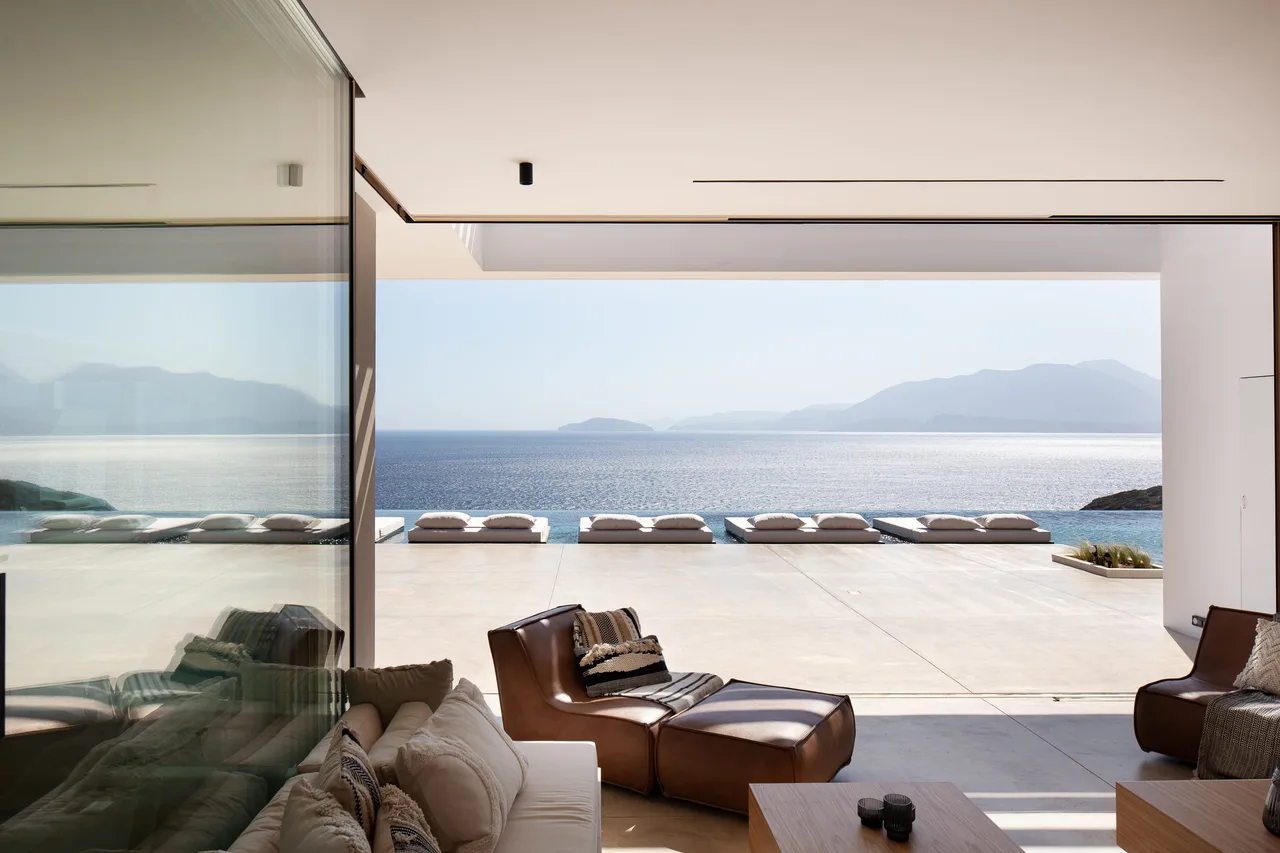 Stunning Villa with High Quality Aesthetics photo 4
