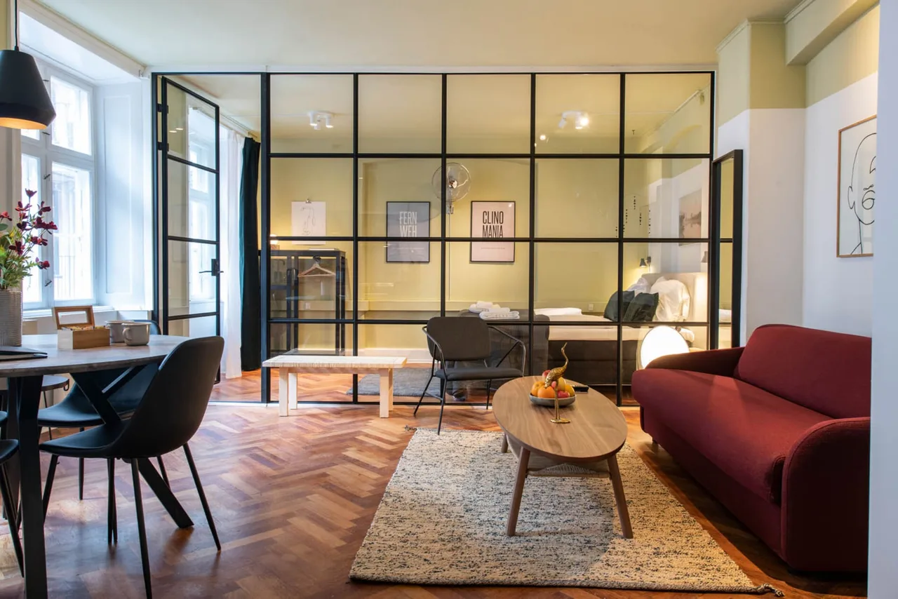 Charming Nordic 2 Bedroom Apartment-Best Location! photo 2