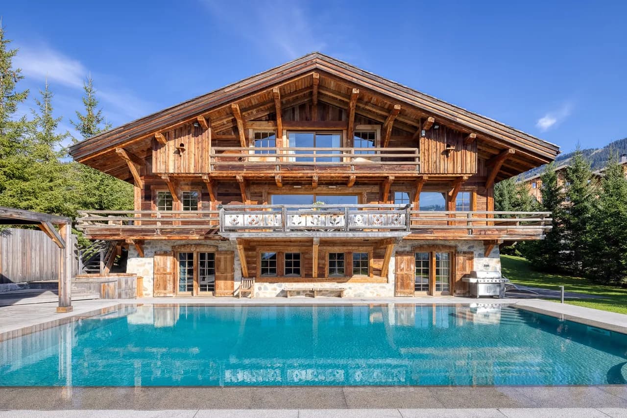 Discreet Alpine Chic With State-of-the-art Finish