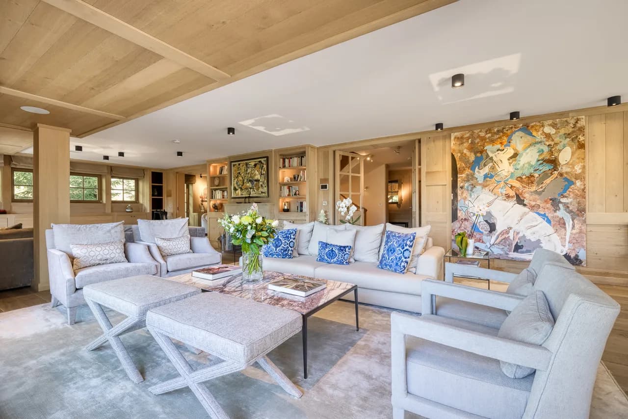 Discreet Alpine Chic With State-of-the-art Finish photo 2