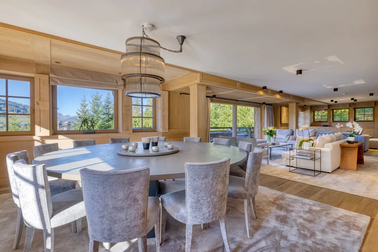 Discreet Alpine Chic With State-of-the-art Finish photo 3