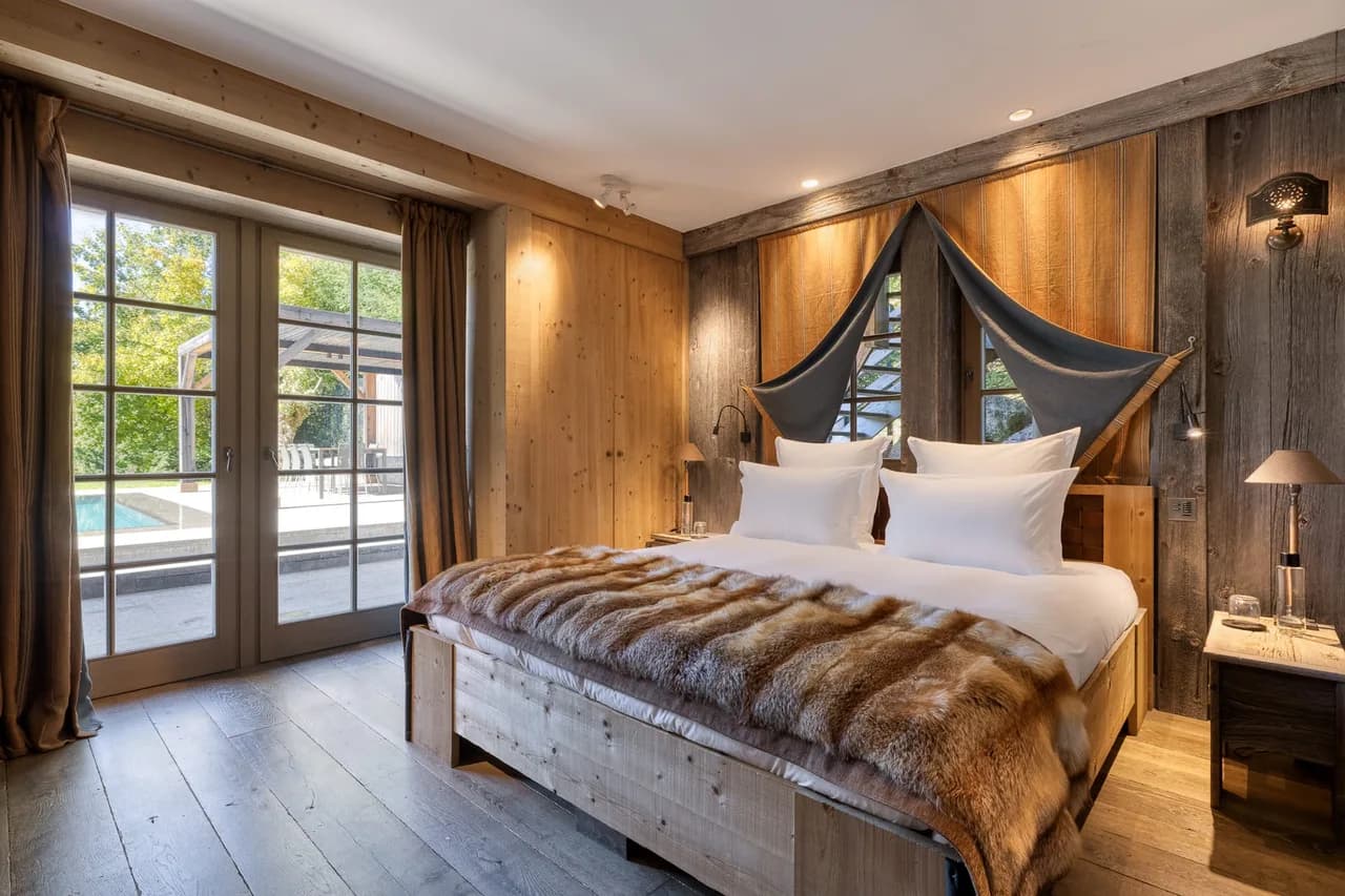 Discreet Alpine Chic With State-of-the-art Finish photo 5