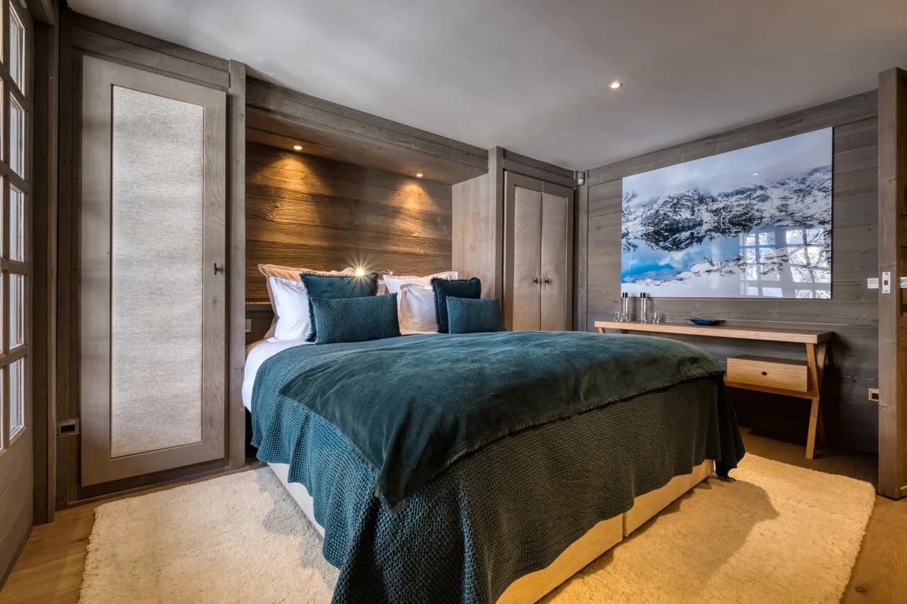 Superb Luxurious Stone And Gray Wood Retreat photo 4