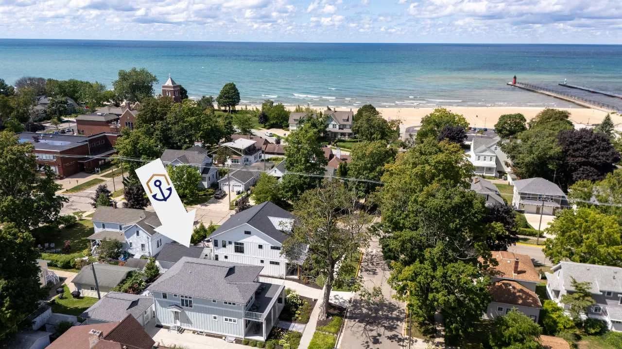Lake View Beach Home on Lake Michigan Shore photo 2