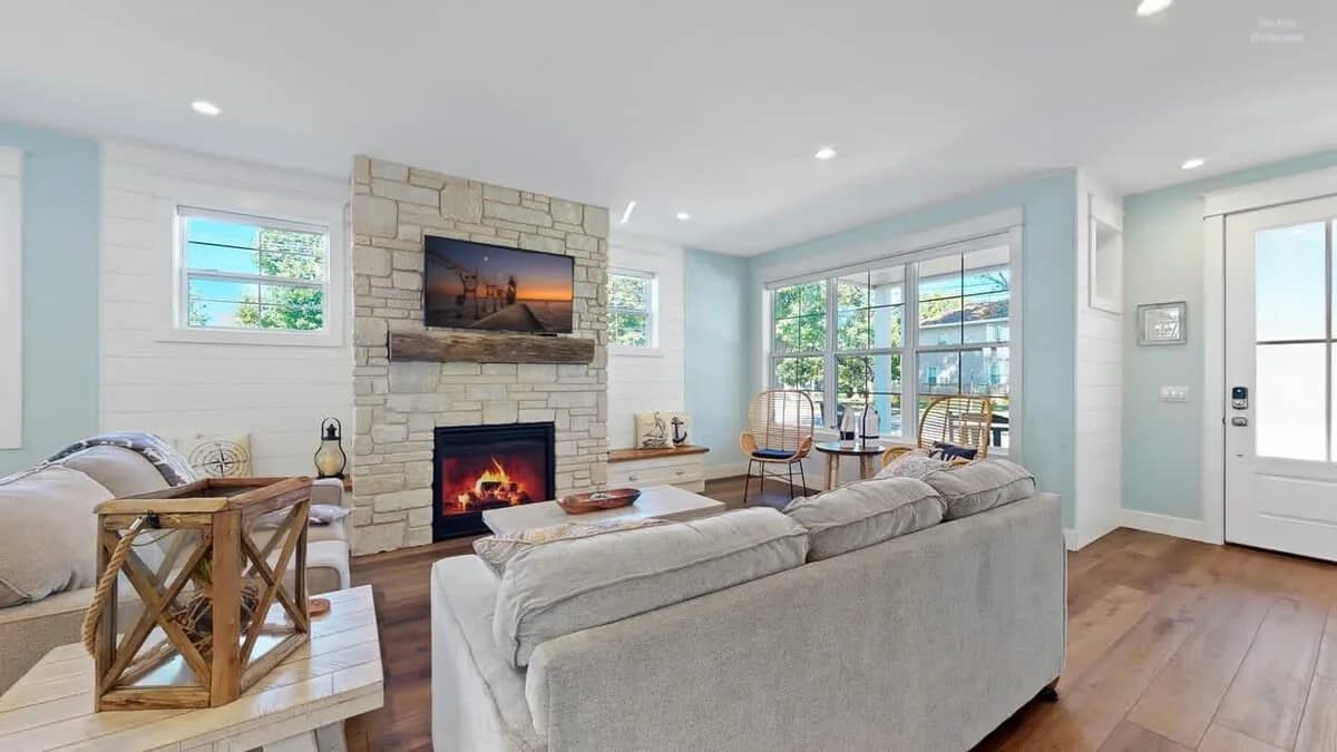 Lake View Beach Home on Lake Michigan Shore photo 3