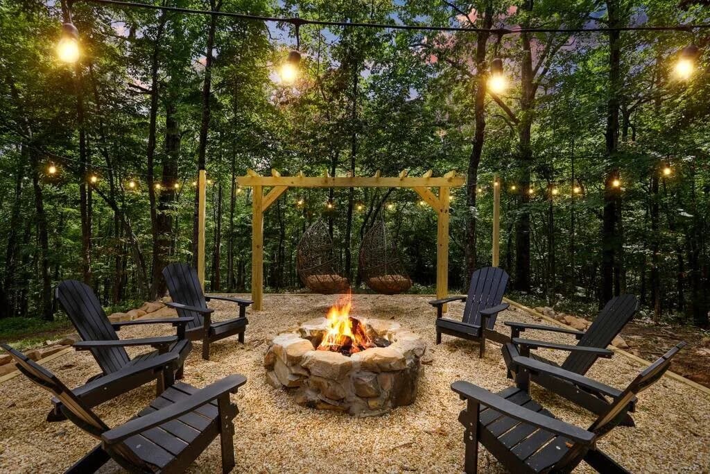 Private Mountain Retreat with Hot Tub in Blairsville