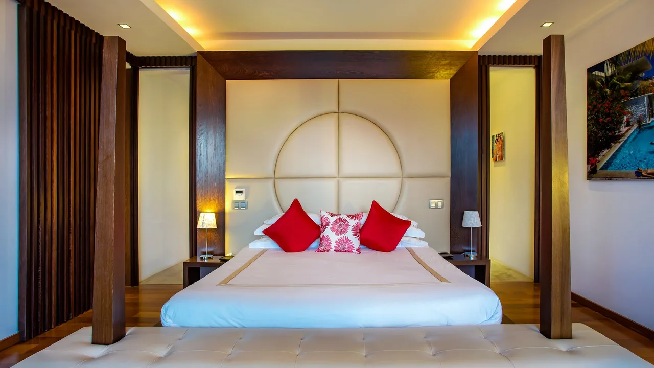 Outstanding Villa with Sophisticated Design photo 3