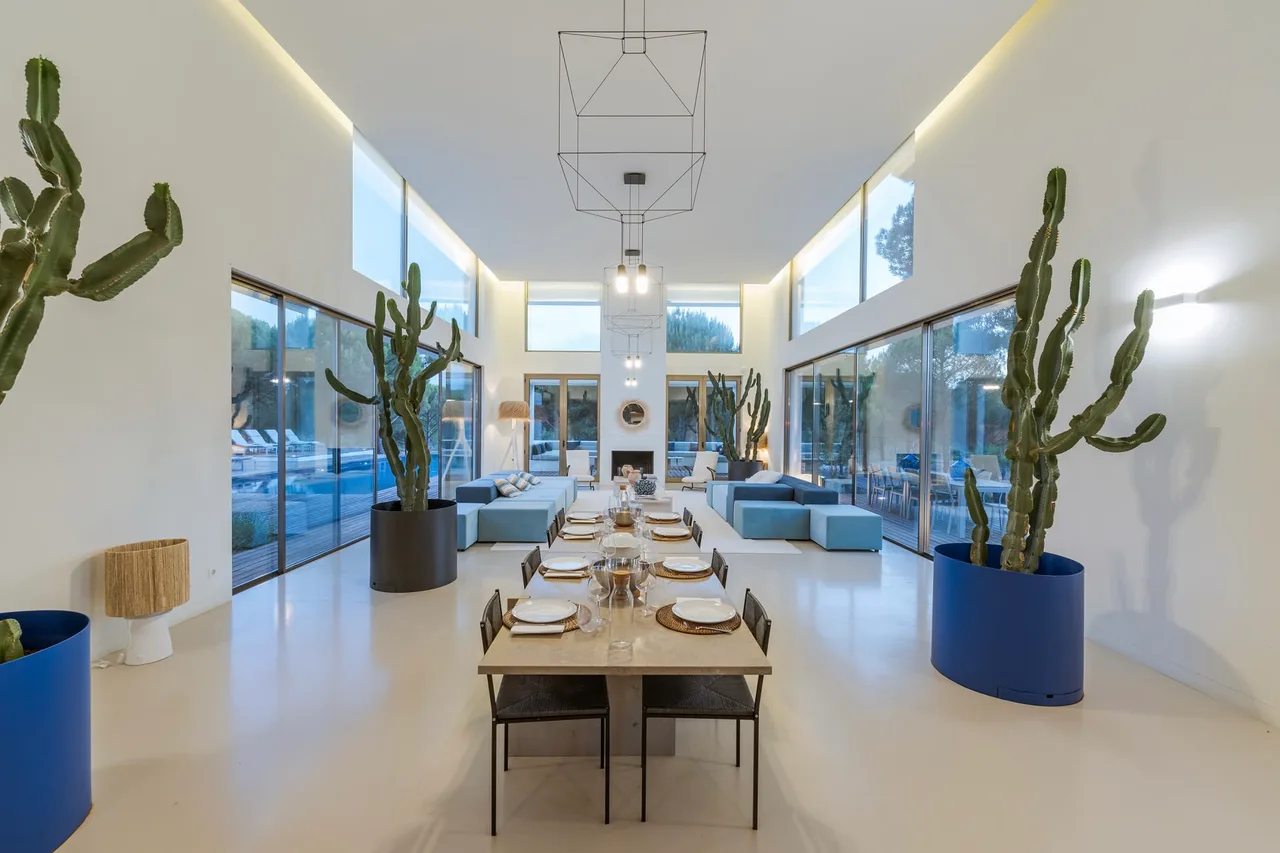 Spacious And Elegant Villa With Countryside View photo 3
