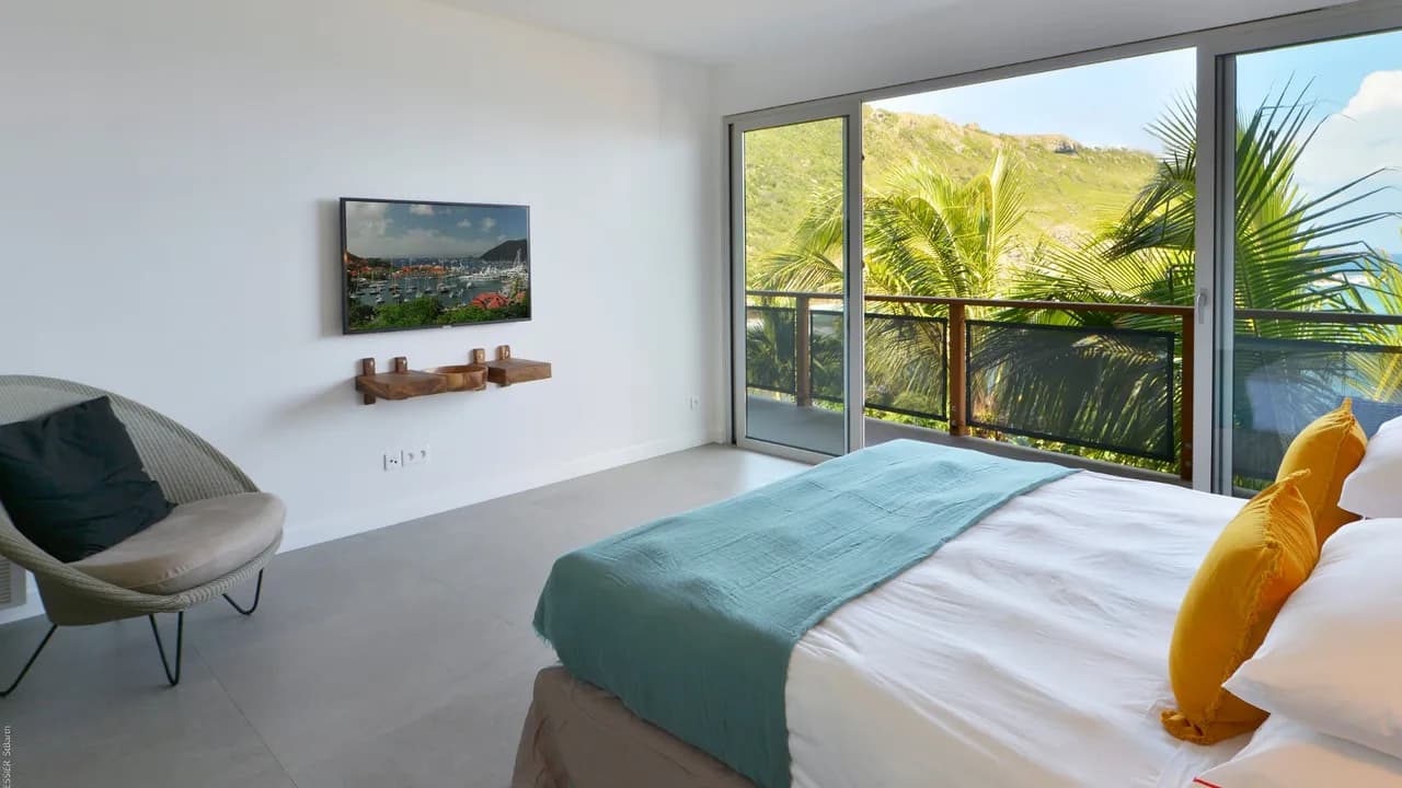 Superb Villa with Contemporary Style photo 4