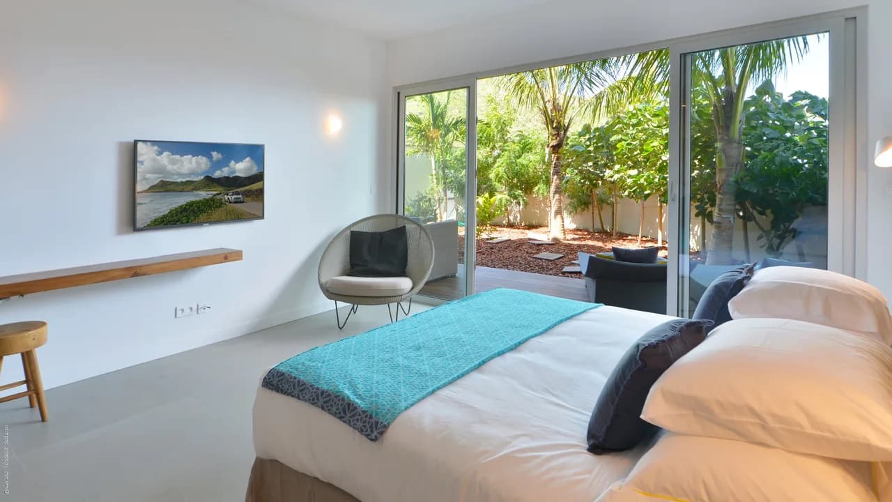 Superb Villa with Contemporary Style photo 5