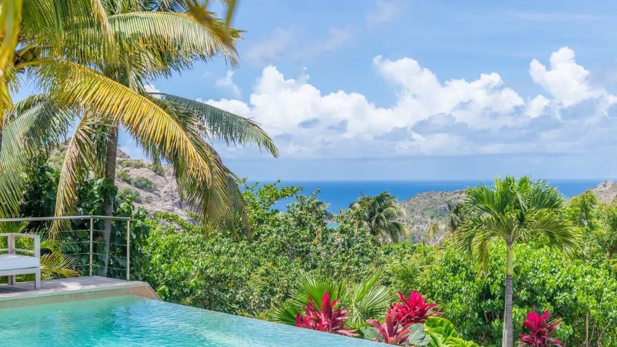 Tastefully Decorated Villa with Oceanview