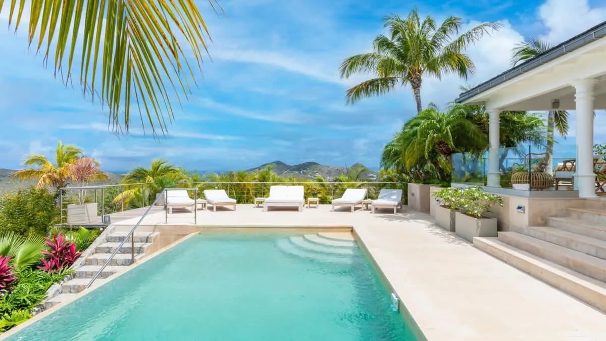 Tastefully Decorated Villa with Oceanview photo 2