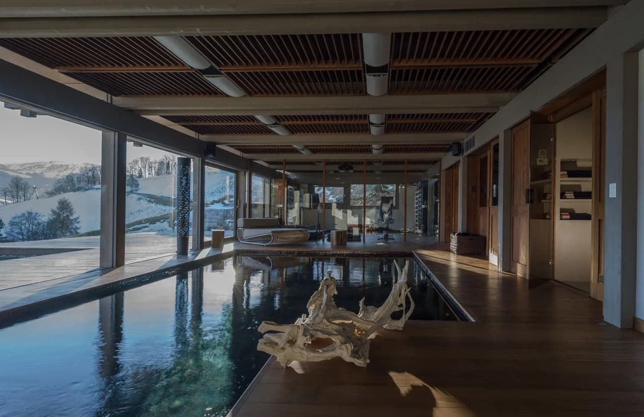 Contemporary Ski in/Ski out chalet overlooking the center of Megeve