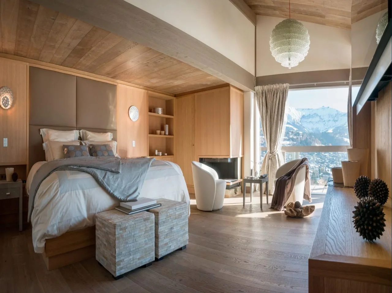 Contemporary Ski in/Ski out chalet overlooking the center of Megeve photo 3