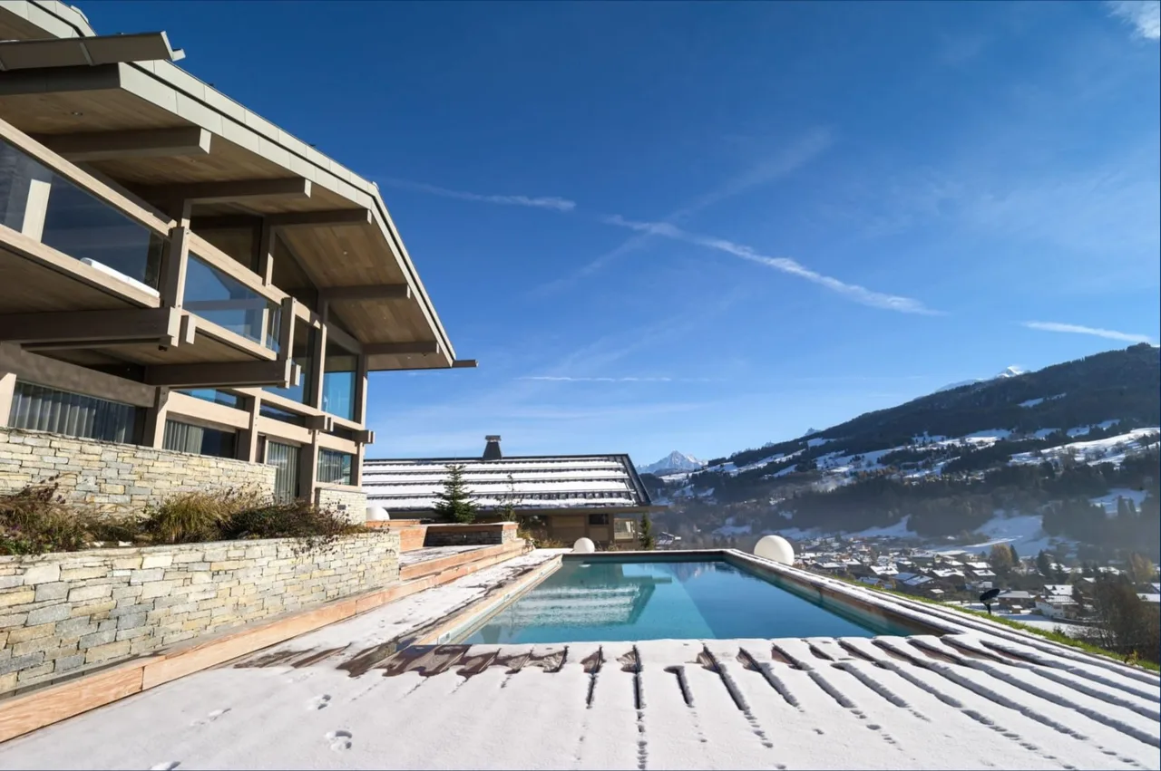 Contemporary Ski in/Ski out chalet overlooking the center of Megeve photo 4