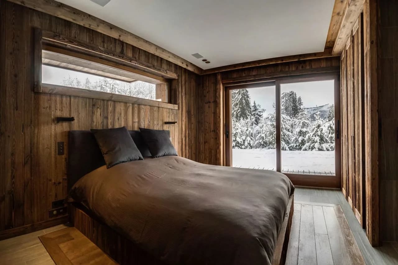Modern and authentic ski in/ ski out chalet photo 3