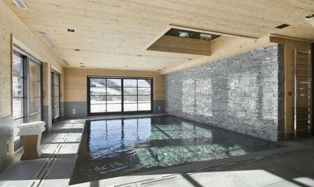 Beautiful ski in/ski out alpine chalet