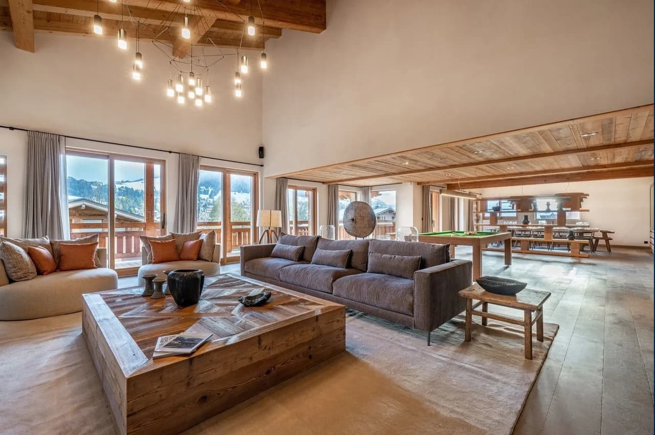 Marvelous 9 BR chalet with swimming pool photo 2