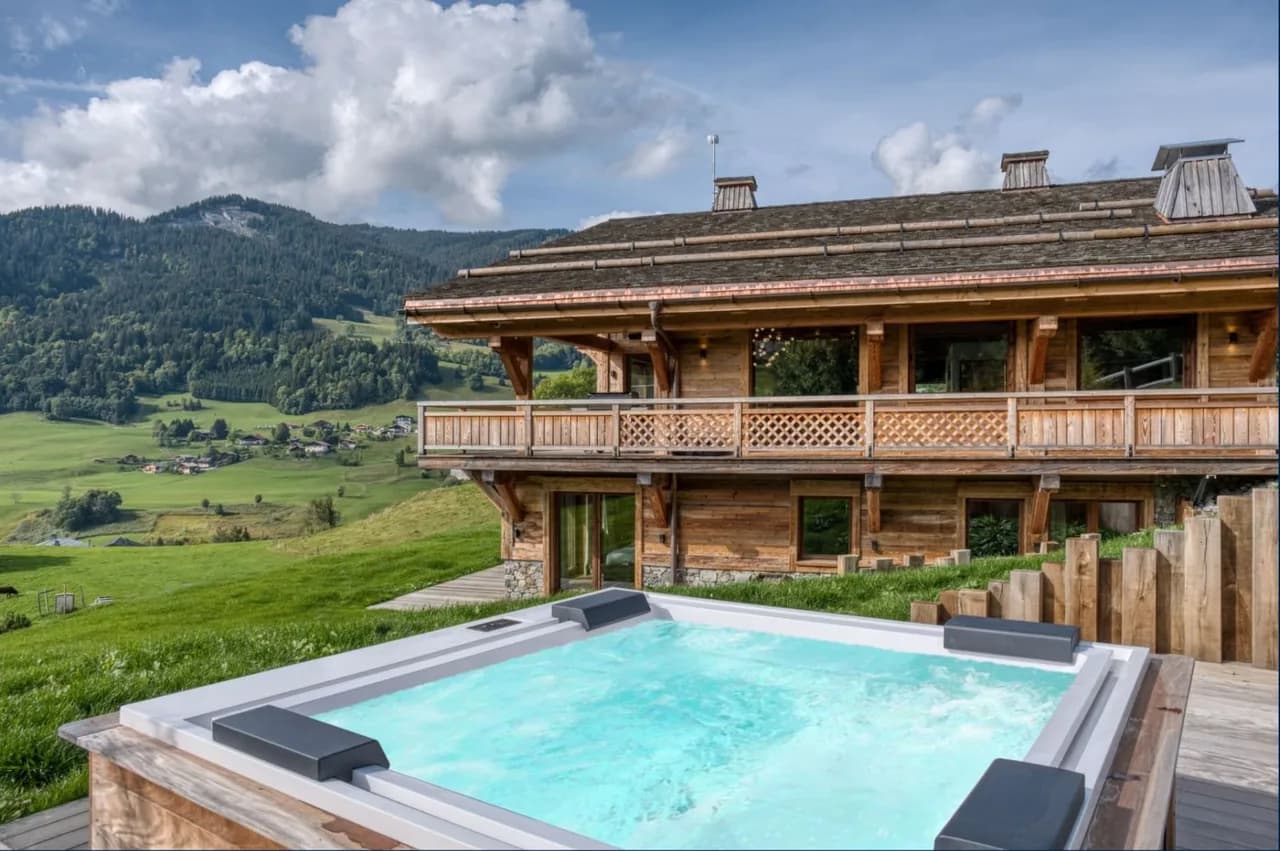Prestigious Chalet With Private Sauna and Jacuzzi photo 3