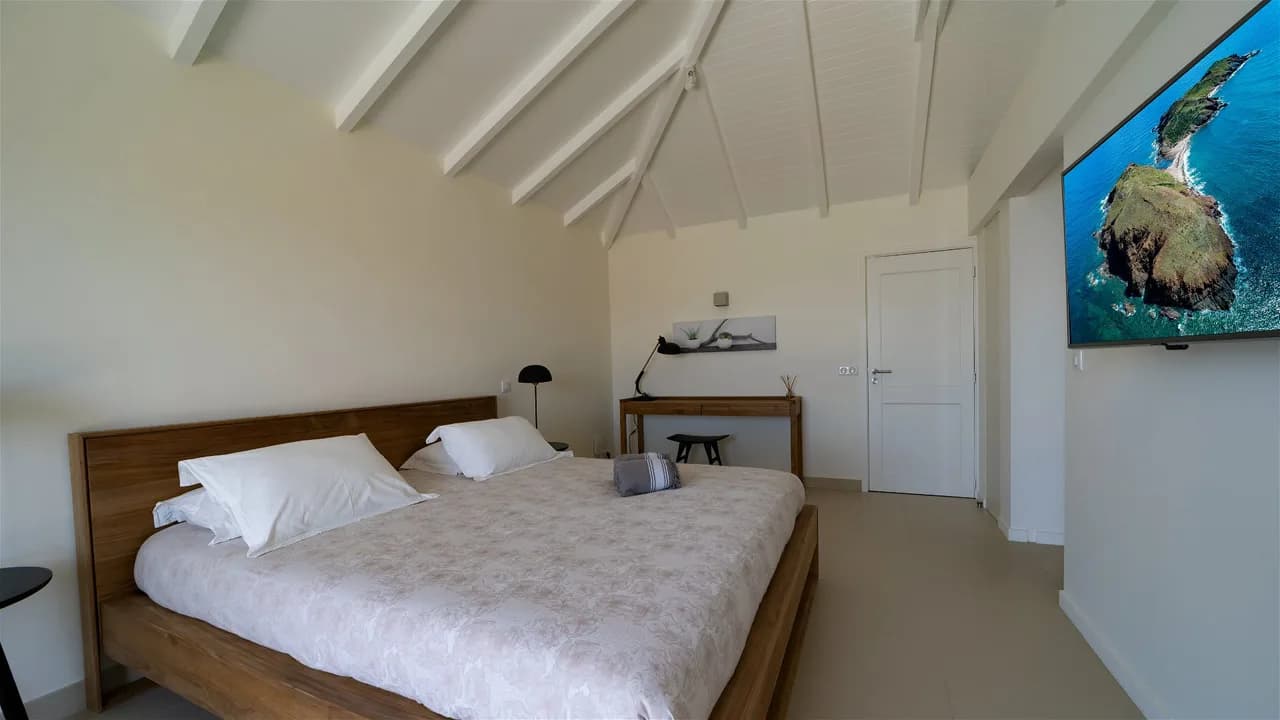 Villa Designed with Traditional Wooden Floors photo 4