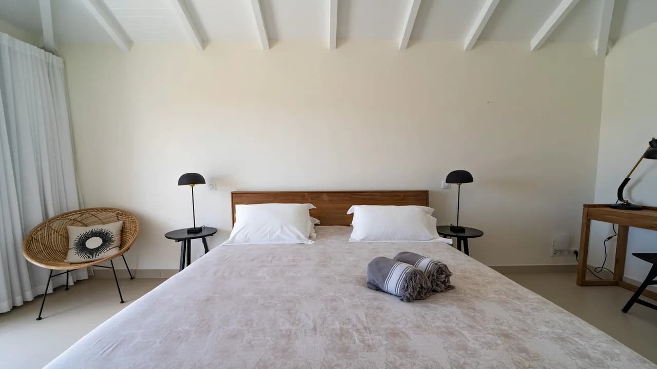 Villa Designed with Traditional Wooden Floors photo 5