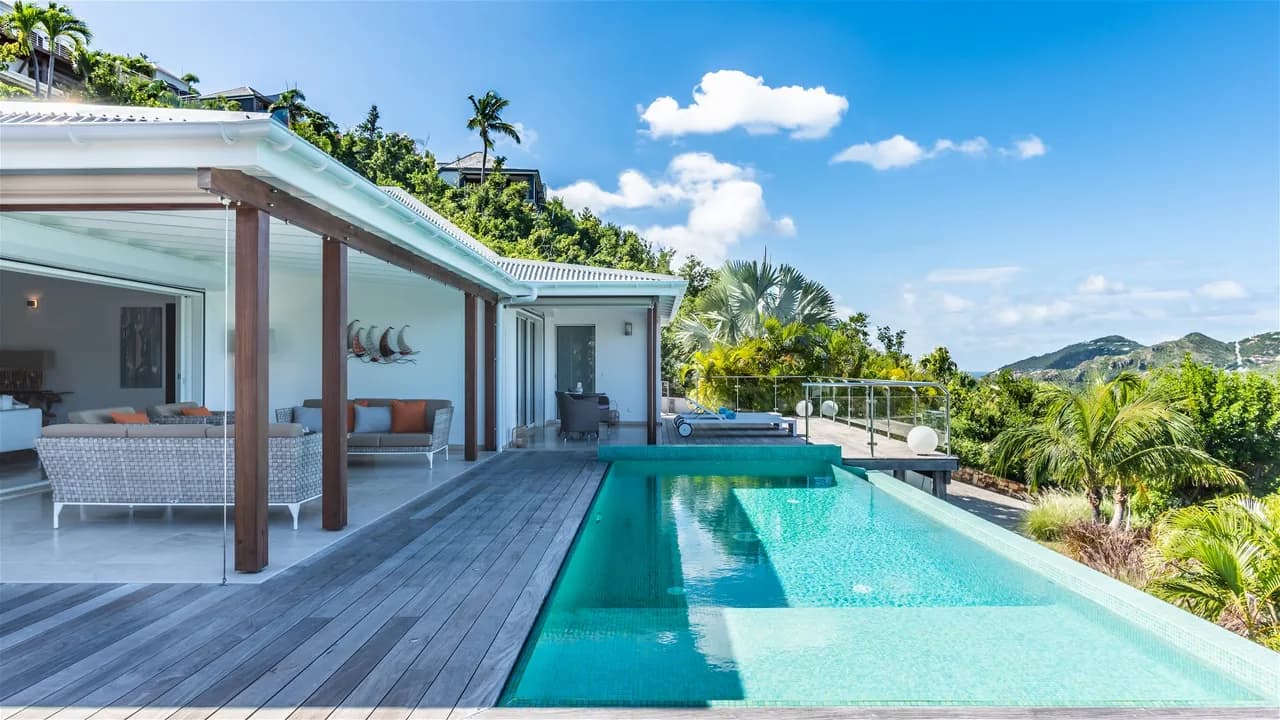 Conveniently Located Traditional Villa