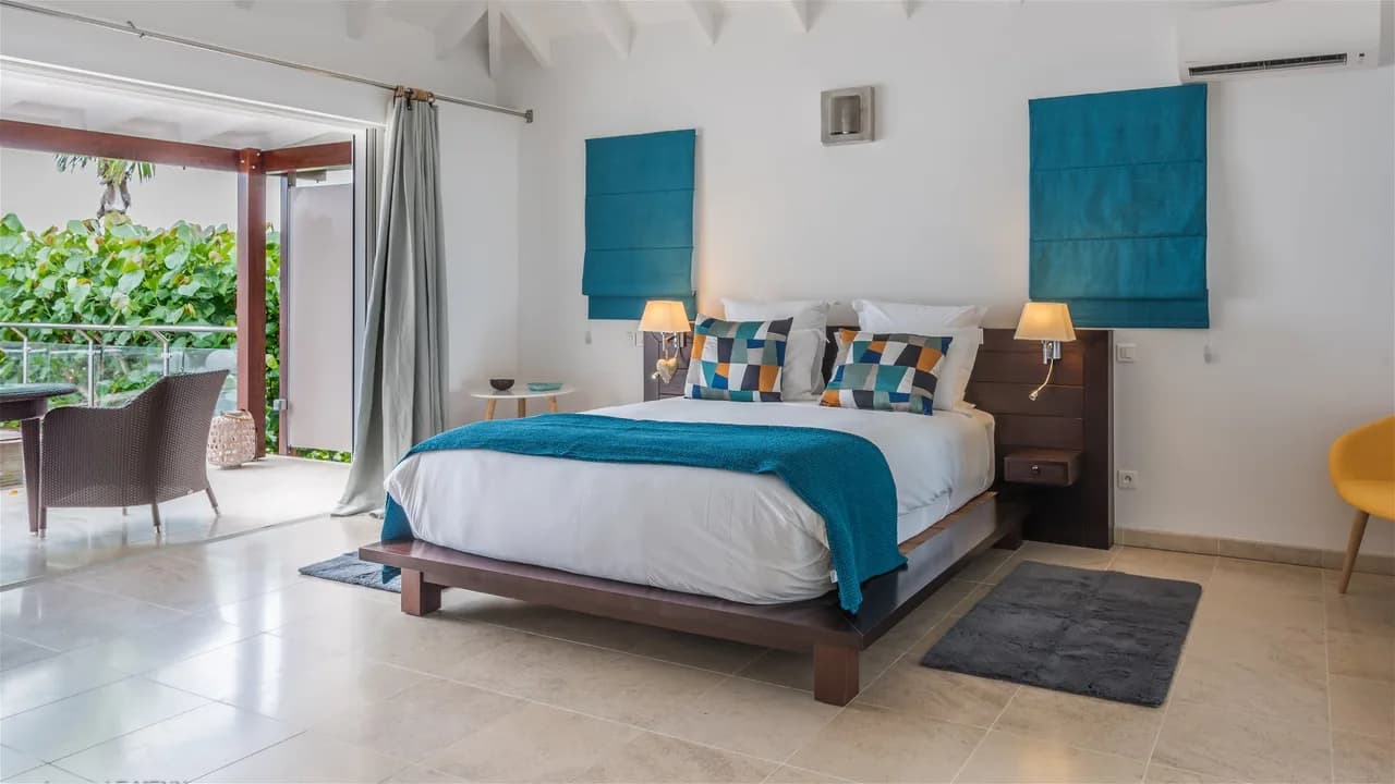 Conveniently Located Traditional Villa photo 5