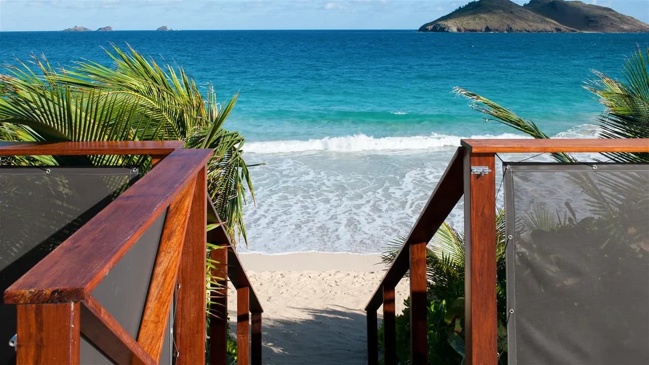 Tastefully Decorated Seaside Villa photo 2
