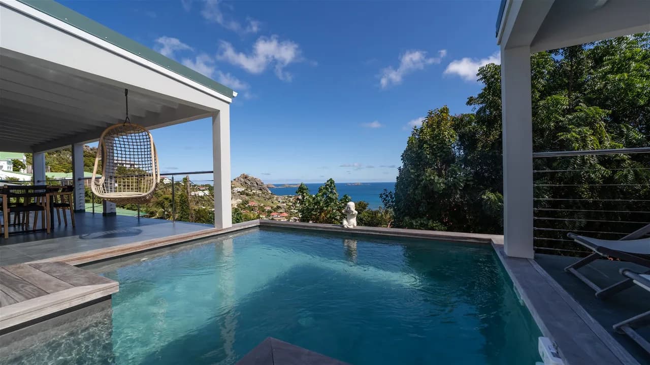 Ocean-Inspired Contemporary Villa photo 2