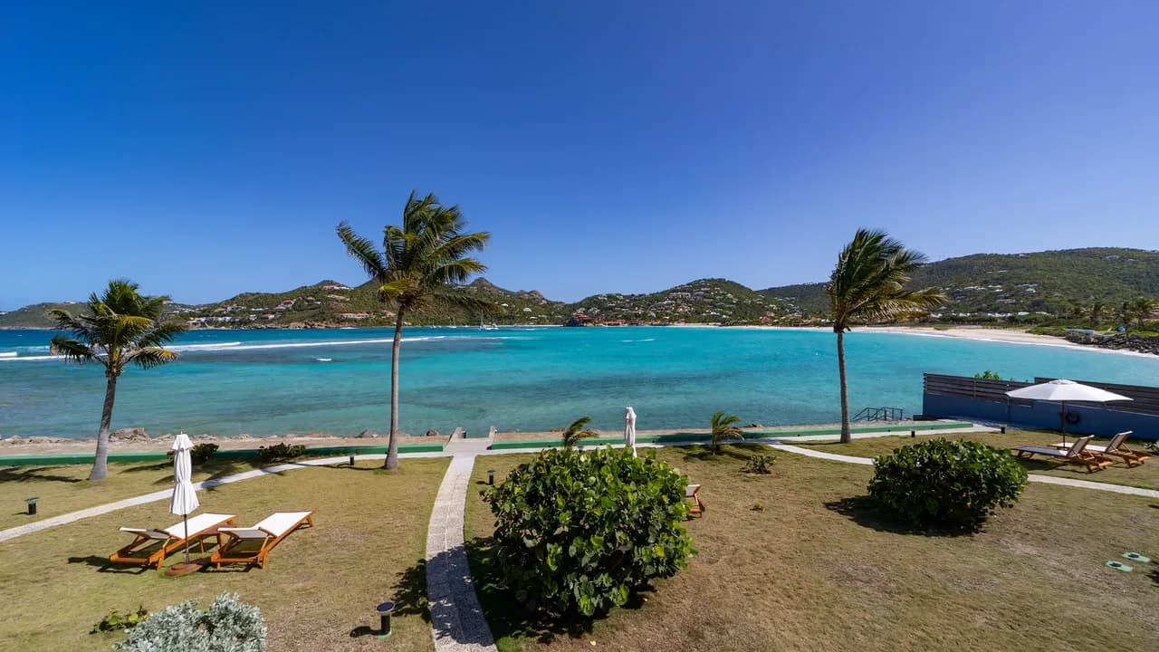 Fantastic Villa Located on the Seaside photo 3