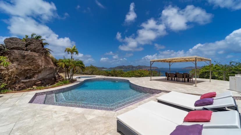 Ideally Located Bright Villa