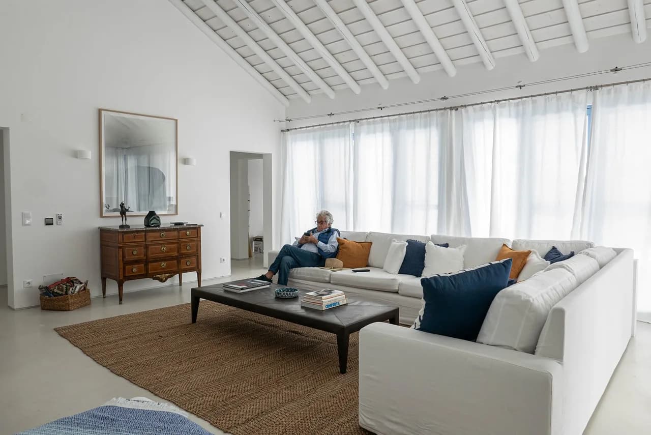 Stylish Villa That Offers Relaxing Retreat photo 2
