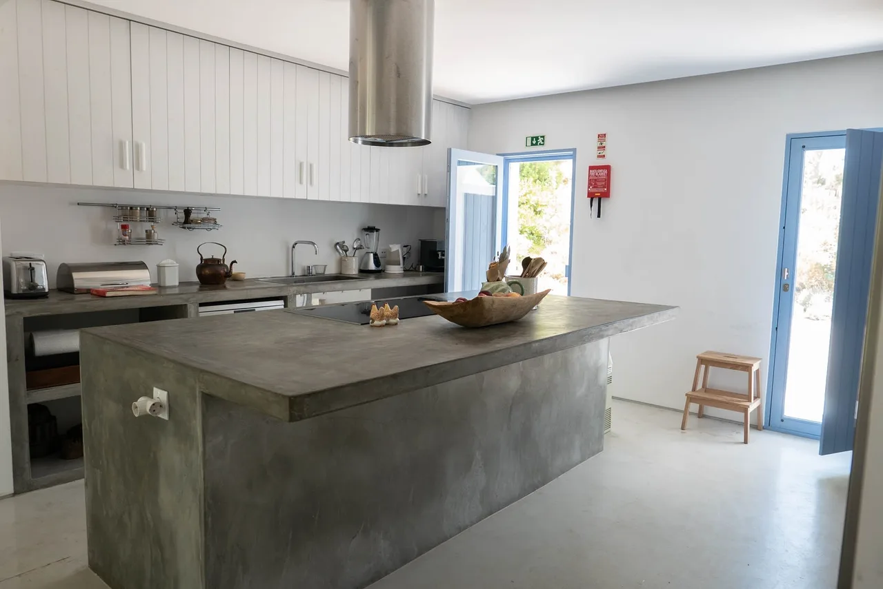 Stylish Villa That Offers Relaxing Retreat photo 4