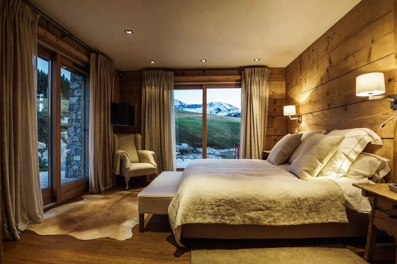 Ideally located ski in/ski out chalet photo 2