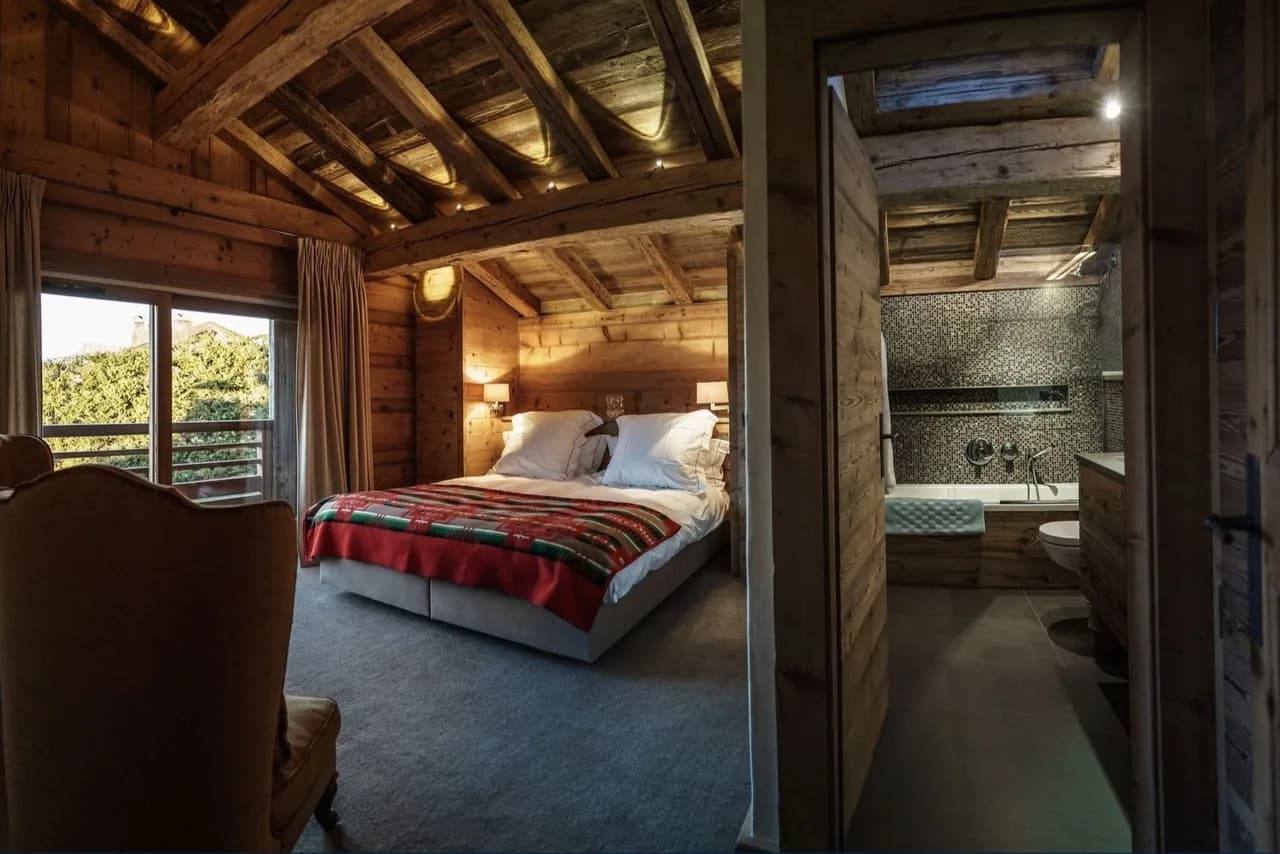 Ideally located ski in/ski out chalet photo 5