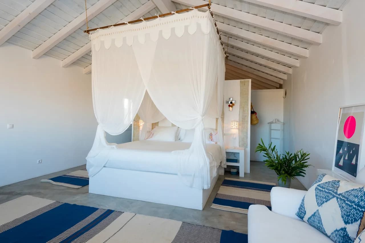 Beautiful Hut With Contemporary Architecture photo 5