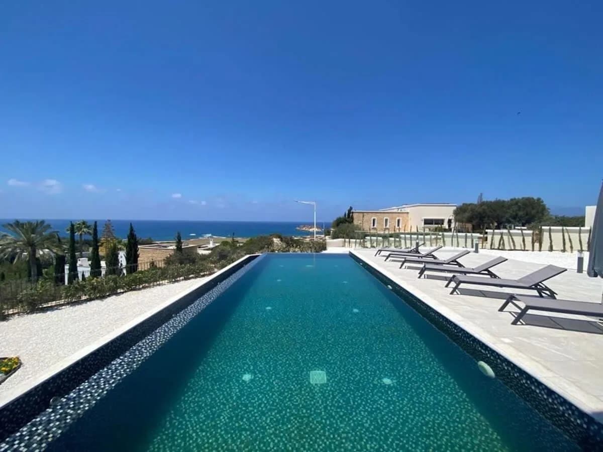 Spectacular Villa in a Panoramic Location photo 2