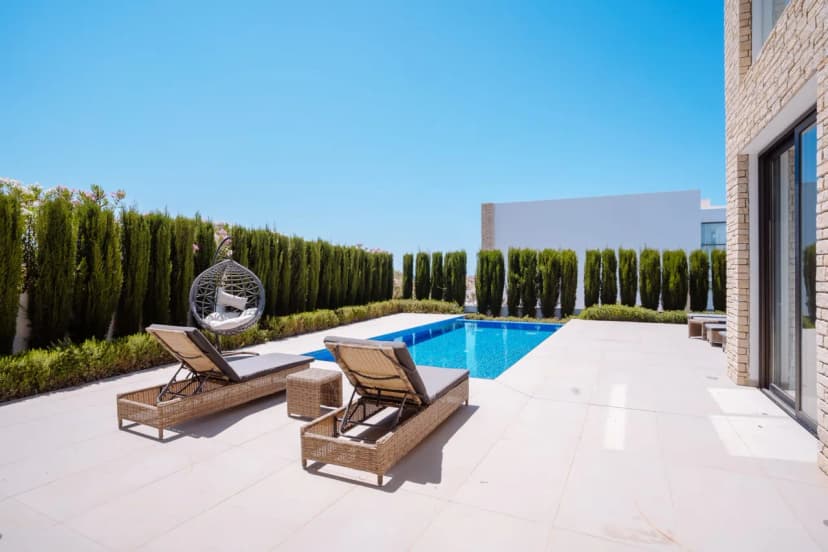 Grandiose Villa Next to Bustling Coral Bay