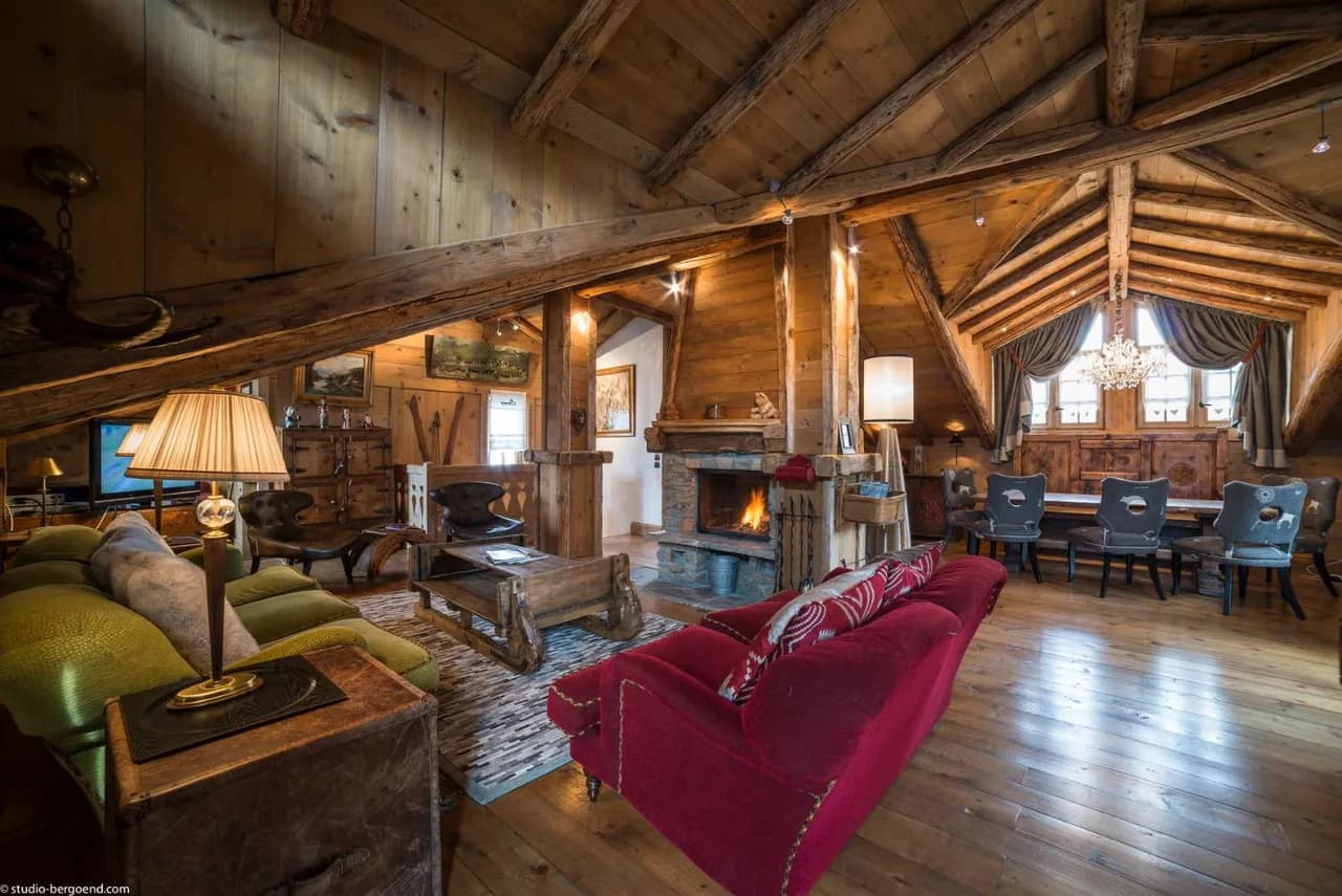 Magnificent Duplex With Antique Interiors photo 5
