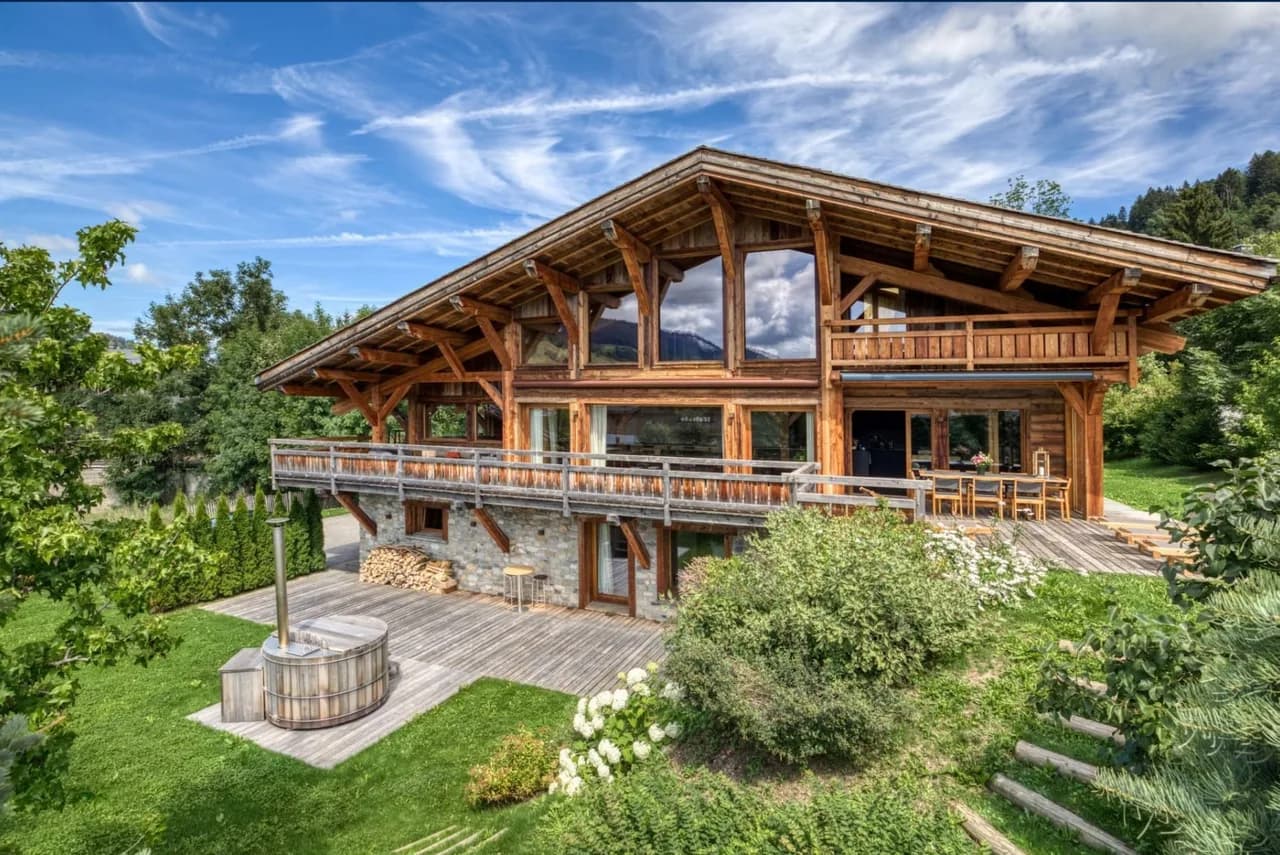 Prestigious chalet perfectly located near the ski slopes