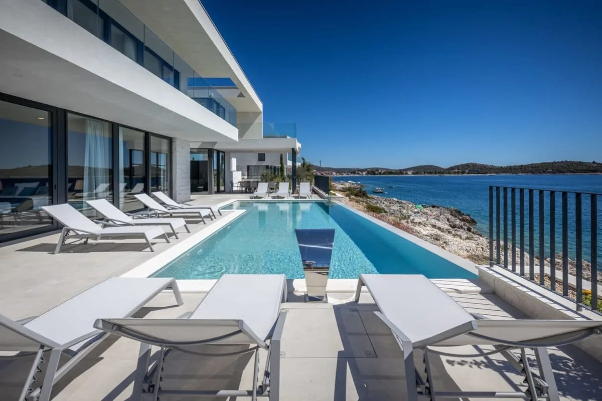 Fantastic Villa located on the Beach photo 3
