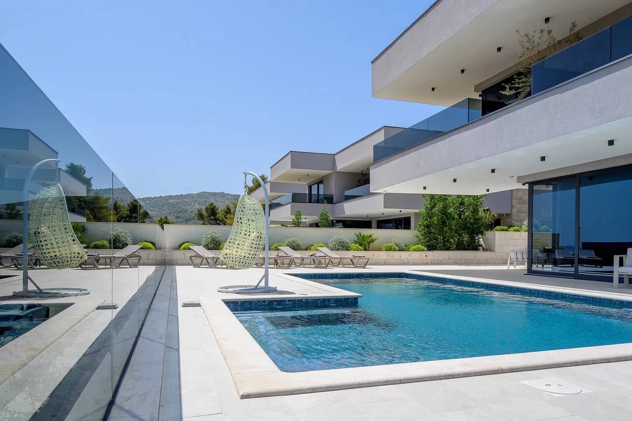 Contemporary Villa Close to the Beach photo 2