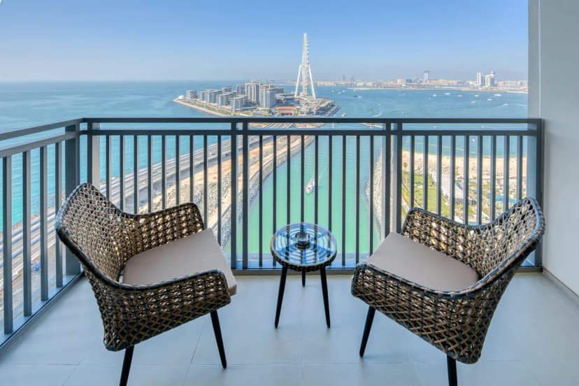 Luxury Apartment Overlooking the Sea