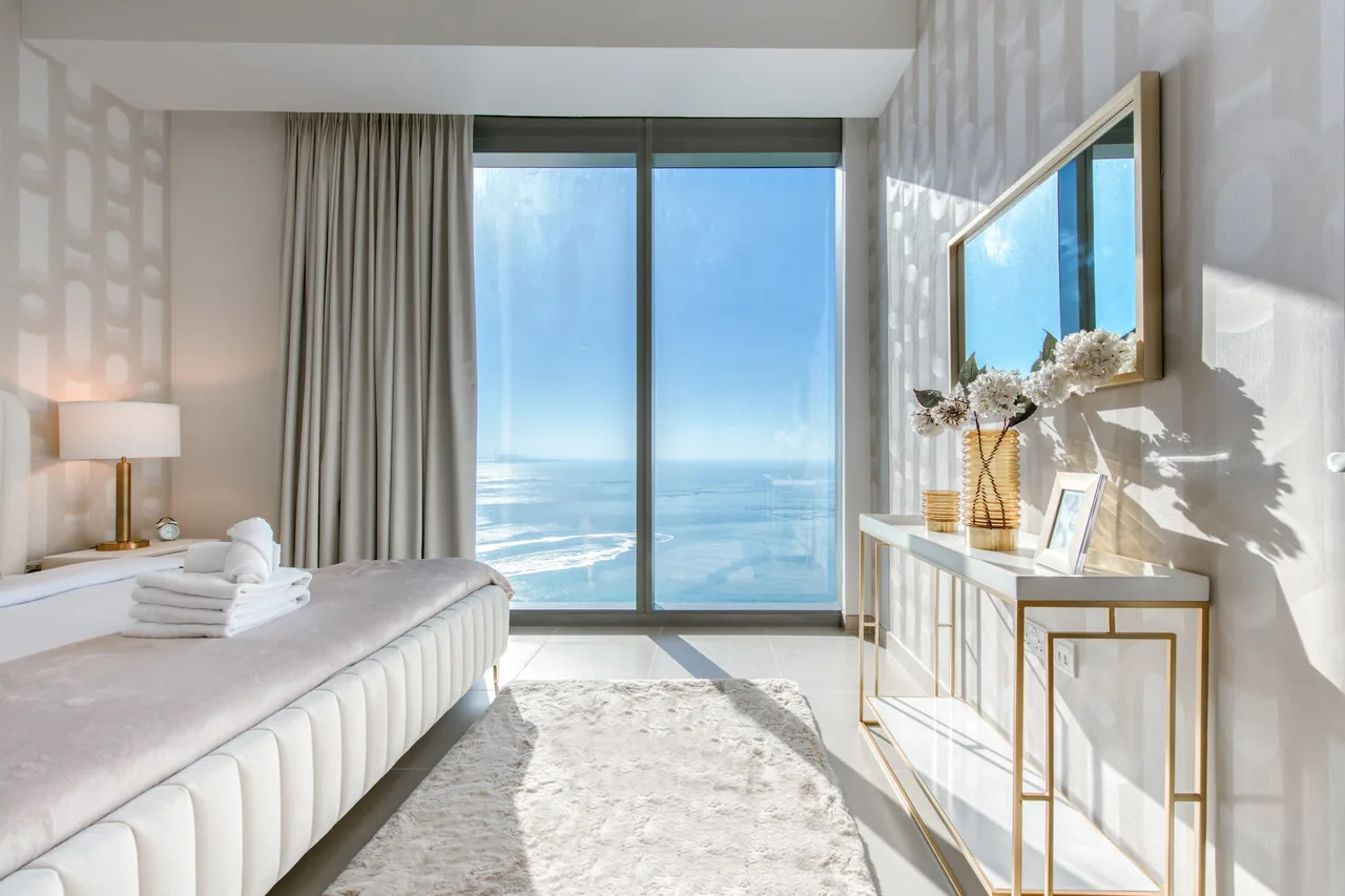 Luxury Apartment Overlooking the Sea photo 2