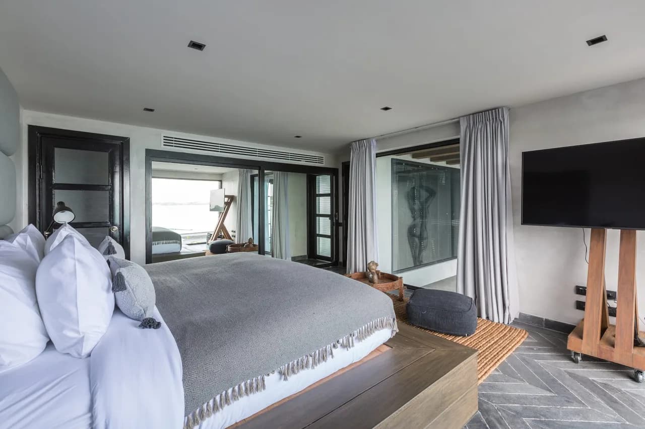 Beachfront Villa with Contemporary Facilities photo 4