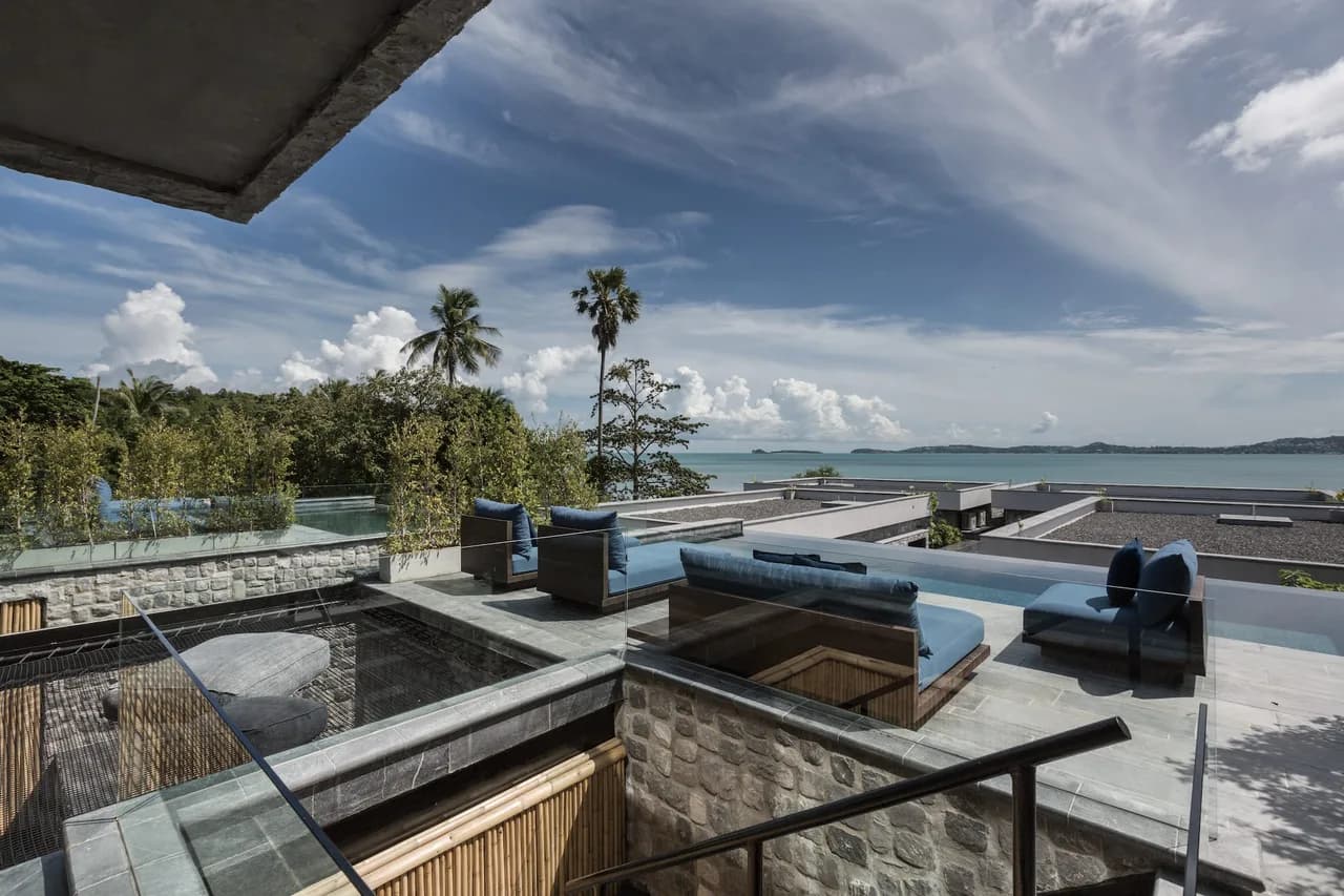 Seafront Villa in a Lush Tropical Surroundings