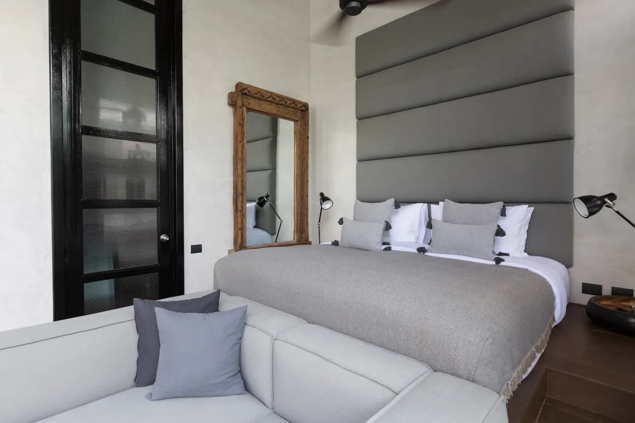 Seafront Villa in a Lush Tropical Surroundings photo 3
