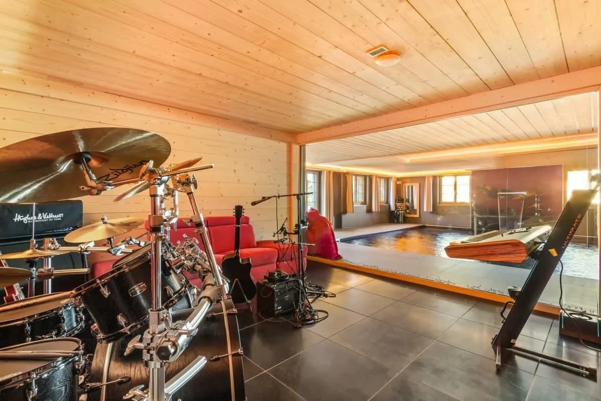 Beautiful Modern Chalet in the Nature Gstaad  Region photo 5