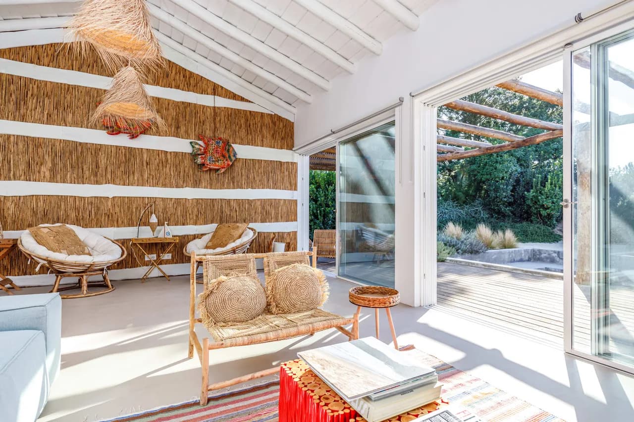 Sleek contemporary villa with tranquil gardens photo 4