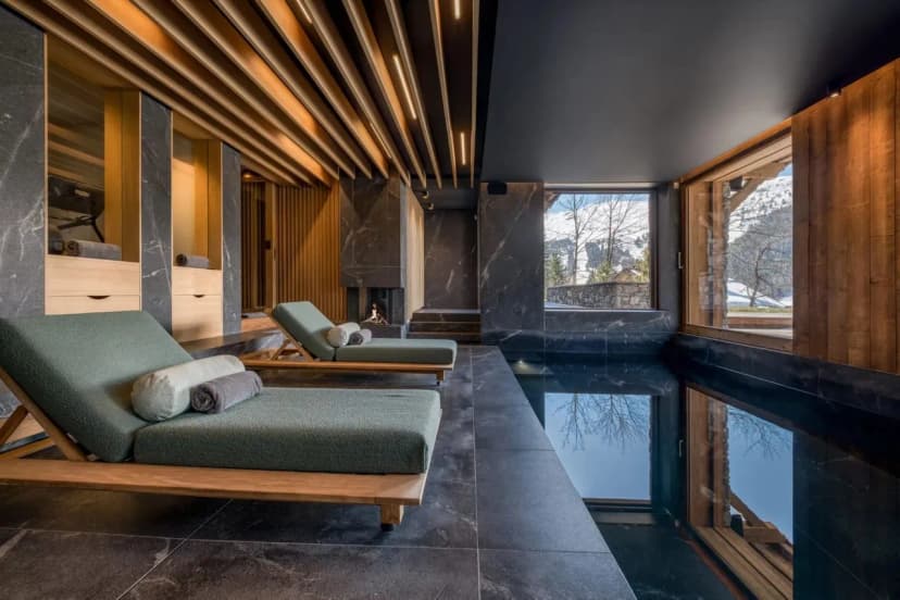 Ski-in/ski-out Astonishing Alpine Chalet